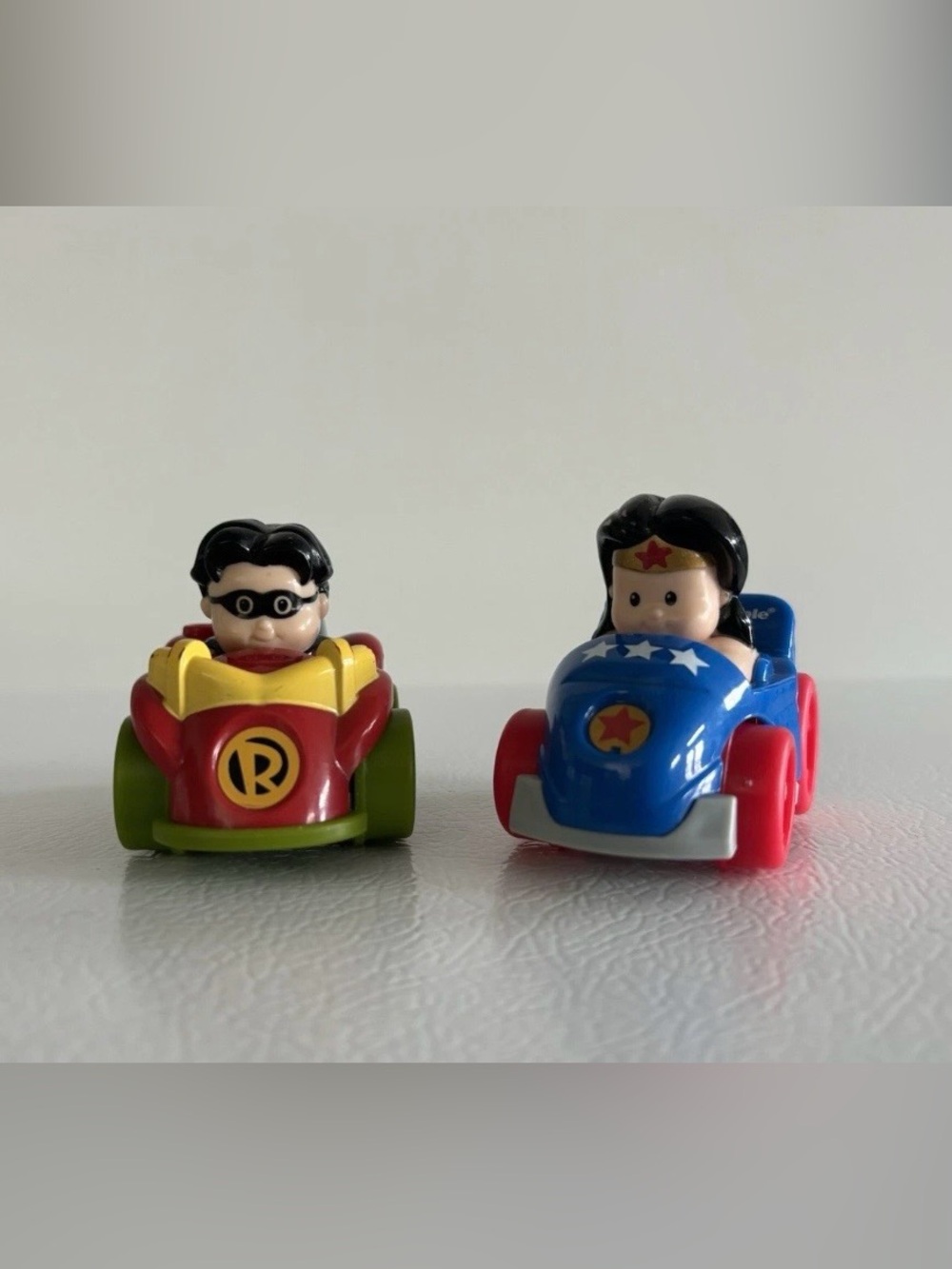 2/15$ 🦊 Fisher Price Little People DC Super Wheelies Wonder Woman & Robin 2009